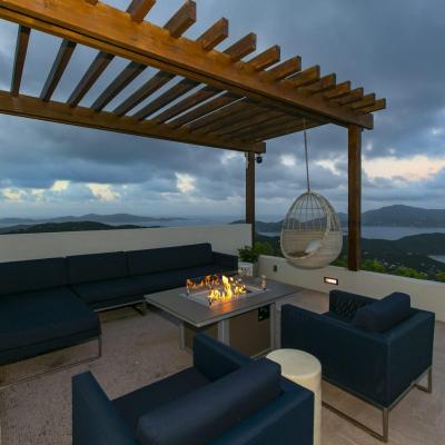 Calichi at Picture Point- The Tower Villa Bordeaux Mtn, Coral Bay Villa