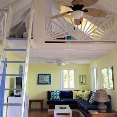 TROPICAL TREE HOUSE