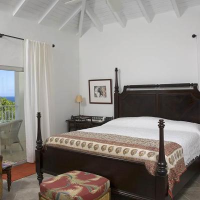 WHITE COTTAGE VILLA